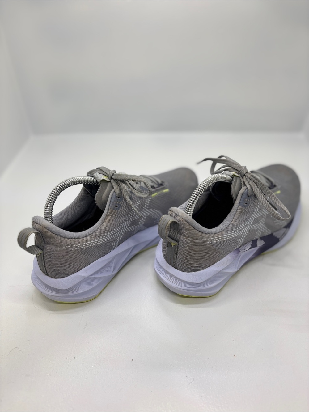 ASICS Novablast 5 Women’s Size 8 Grey Lime Green Running Shoes - Picture 12 of 14
